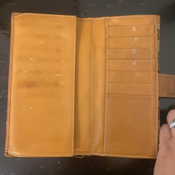 COPY - Authentic Gucci Wallet - Picture 6 of 16